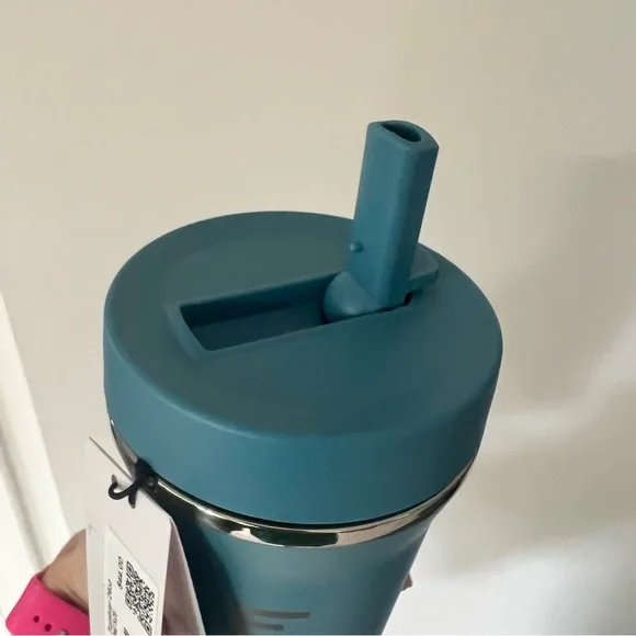 NWT Lululemon Back to Life Tumbler 24oz MARLIN MRLN - Picture 7 of 10